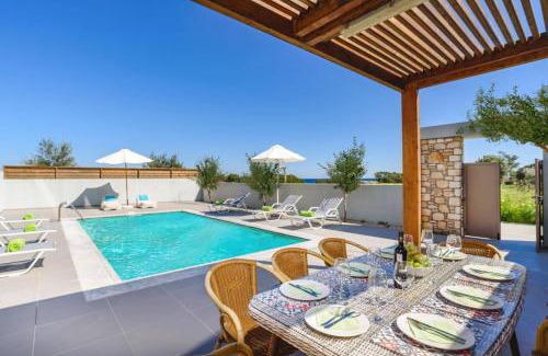 Gennadi Villa | Villa Eva Olivestone by Villa Plus