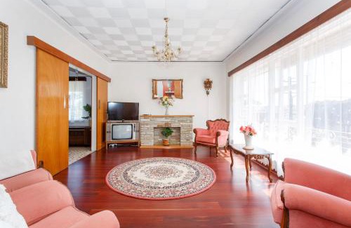 Beaconsfield House | Villa Fiore