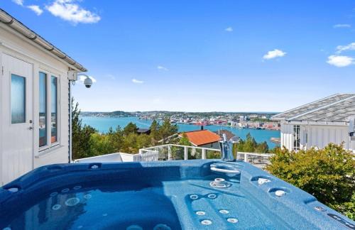 Reinsvik Villa | Villa Freya with stunning sea view