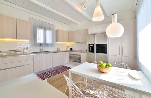 Elia Villa | Villa Galen - Four Bedroom Villa, Sleeps 8