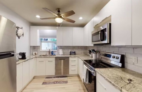 Laurel Park Villa | Villa & Garden in Downtown Sarasota ~ Walkable to downtown, 5 Minutes to Beaches