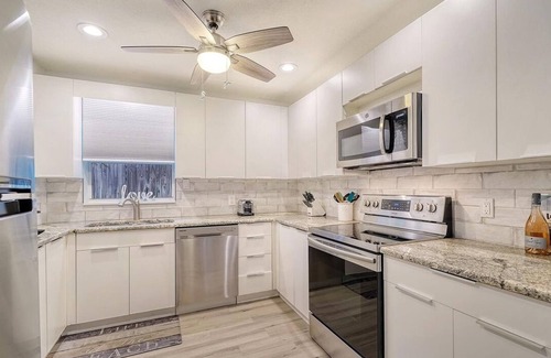 Laurel Park Villa | Villa & Garden in Downtown Sarasota ~ Walkable to downtown, 5 Minutes to Beaches