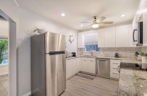 Laurel Park Villa | Villa & Garden in Downtown Sarasota ~ Walkable to downtown, 5 Minutes to Beaches