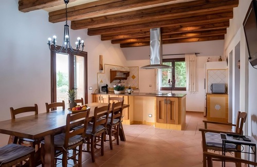 Es Llombards Villa | Villa 'Garrover' with Private Pool, Wi-Fi and Air Conditioning