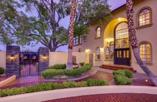 Spring Valley Villa | Villa Gordal - Enormous Villa in Las Vegas with 39 Sleeps