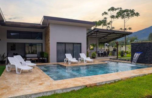 La Fortuna Villa | Villa Graceland - Arenal Volcano View