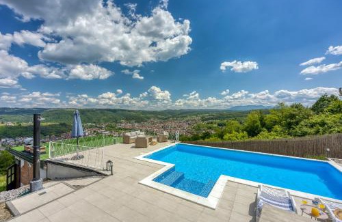 Bosanska Krupa Villa | Villa Hill with Private Pool