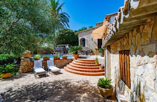 Pollensa Villa | Villa in center of Pollensa with pool and jacuzzi