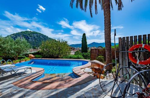 Pollensa Villa | Villa in center of Pollensa with pool and jacuzzi