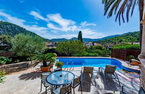 Pollensa Villa | Villa in center of Pollensa with pool and jacuzzi