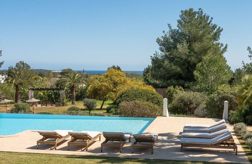 Santa Eulalia del Rio Villa | Villa in Santa Eulària Des Riu with 7 bedrooms sleeps 14