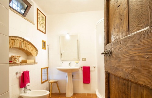 Figline e Incisa Valdarno Villa | Villa in Figline Valdarno with 3 bedrooms sleeps 6