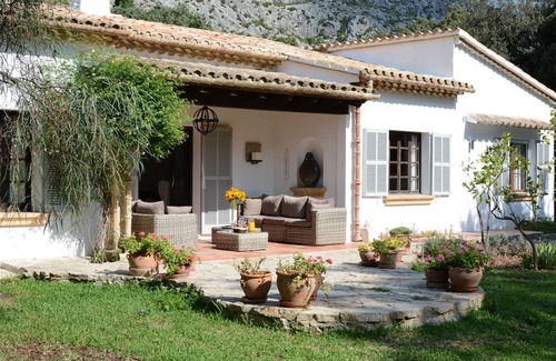 Urbanitzacio la Font Villa | Villa in La Font, outskirts of Pollenca, Mallorca, Private Pool, Mature Garden