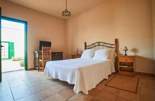 Villaverde House | Villa in La Oliva with Volcano View Pool