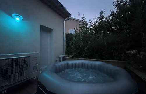 Malemort-du-Comtat Villa | Villa in Provence Swimming pool and SPA