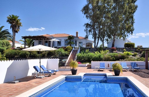 Sayalonga Villa | Villa in Sayalonga with Private Pool