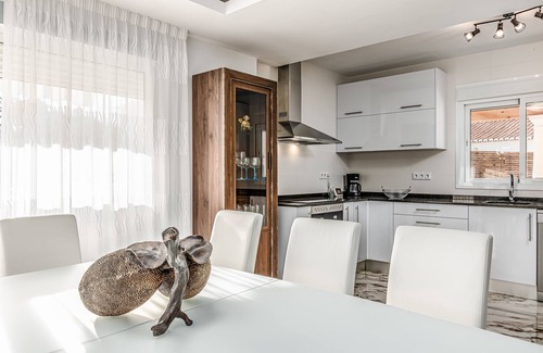 Mezquitilla House | Villa Isabel, Relax Cerca de la Playa con Piscina Privada