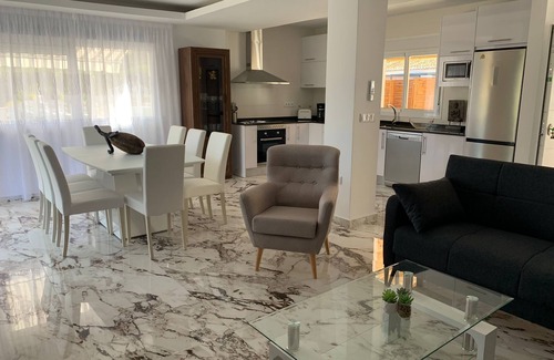 Mezquitilla House | Villa Isabel, Relax Cerca de la Playa con Piscina Privada