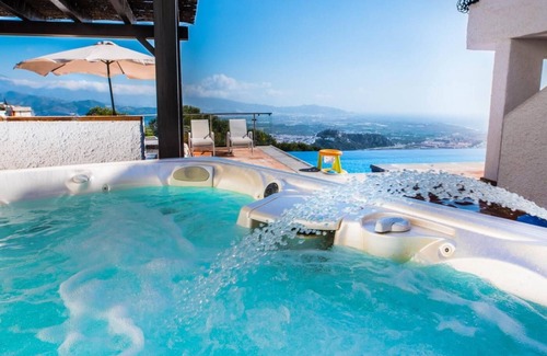 Salobrena Villa | Villa Jacuzzi, pool, sauna and wonderful views
