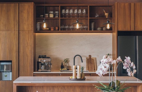 Praya Barat Villa | Villa Keluarga at Tampah Hills