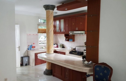 Cipanas Villa | Villa Kota Bunga Homey (R9/14 Eindhoven)