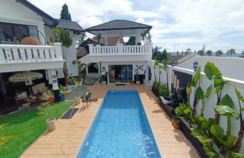 Cipanas Villa | Villa Kota Bunga Malini 10
