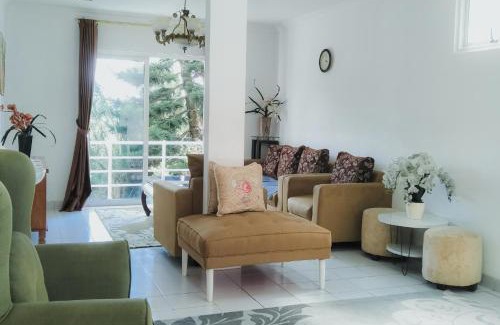 Cipanas Cabin | Villa Kota Bunga puncak private pool