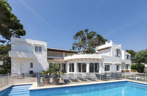Cala d'Or Villa | Villa 'La Chamade' with Sea Views, Private Pool and Wi-Fi