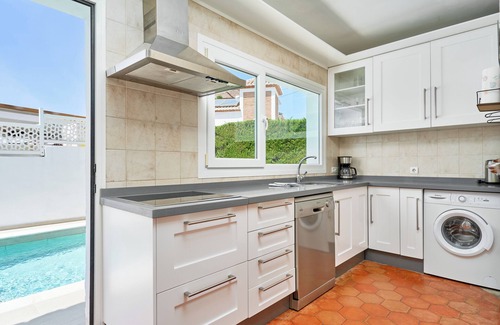 Chimenea Villa | Villa 'La Chinita' with Sea & Mountain View, Pool and Wi-Fi