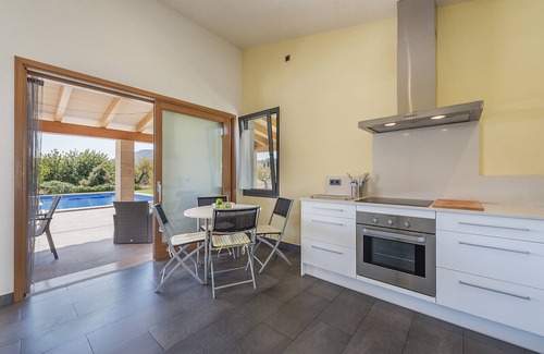 Pollensa Villa | Villa La Sort bright Majorcan stone villa on one level in the countryside