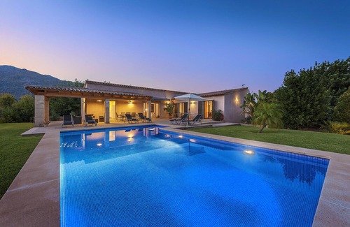 Pollensa Villa | Villa La Sort bright Majorcan stone villa on one level in the countryside