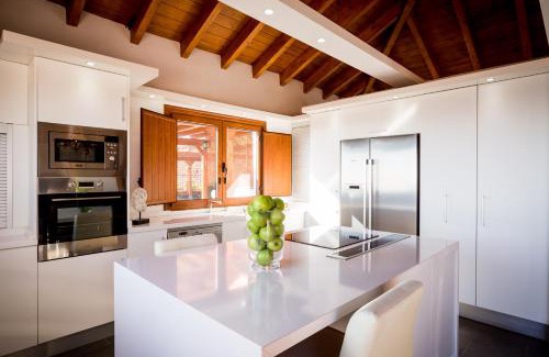 Armenime Villa | Villa Las Rosas, Los Menores, Adeje, sea view
