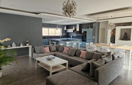 Serignan Villa | Villa moderne de 220m2 avec piscine, Sérignan