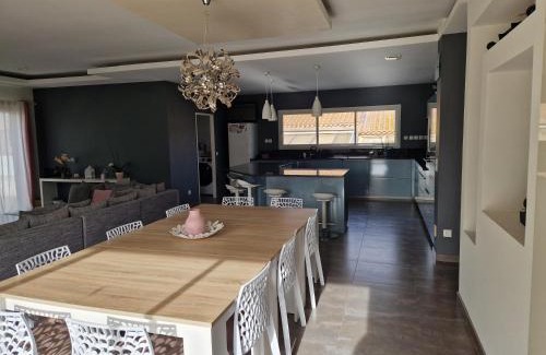 Serignan Villa | Villa moderne de 220m2 avec piscine, Sérignan