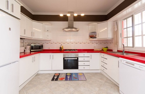 Armenime Villa | Villa Moradites A. Beautiful 3 Bedroom Villa. Communal Pool. Adeje.