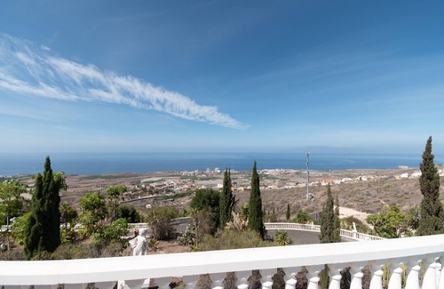 Armenime Villa | Villa Moradites A. Beautiful 3 Bedroom Villa. Communal Pool. Adeje.