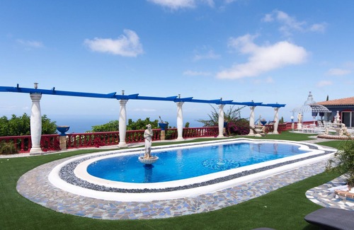 Armenime Villa | Villa Moradites B. Wonderful 2 Bedroom Villa. Communal Pool. Adeje.