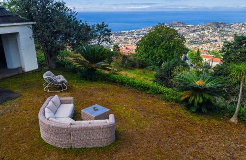 Monte Villa | Villa Natural Oasis with panoramic view & bio-diverse 9 950m2 garden