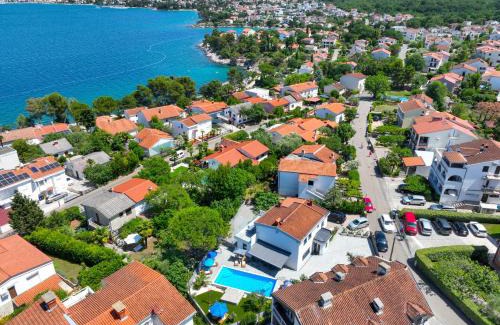 Vantacici Villa | VILLA NINA MALINSKA 150m FROM THE BEACH, SWIMMING POOL