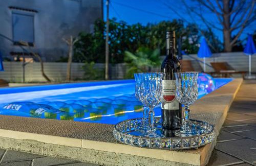 Vantacici Villa | VILLA NINA MALINSKA 150m FROM THE BEACH, SWIMMING POOL