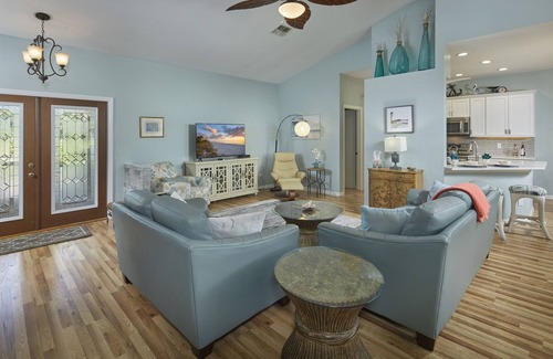 Falcons Glen House | Villa on golf course with heated saltwater pool.n