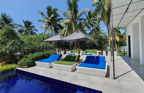 Kosgoda Villa | Villa on the Beach with Private Pool & Beach Access