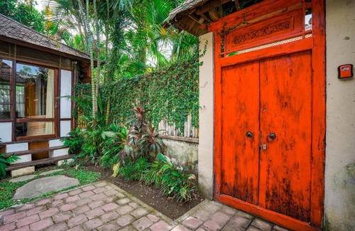 North Legian Villa | Villa Pagoda, Sumptuous 4BR Villa with Tropical Vibes in Seminyak