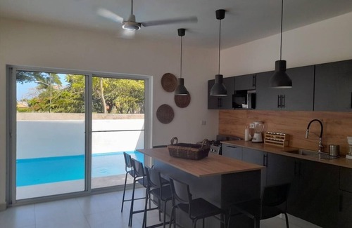 La Esplanada Villa | Villa Paradiso Sleeps 8 with Pool