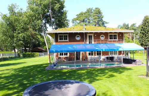Petershagen House | Villa Pfeffer heated pool 24° - 9 bathrooms - barbecue house - sauna - 2000sqm garden