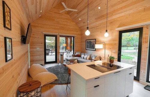 Logan Villa | Villa Pine at Hugga In the Hills -Sleeps 5