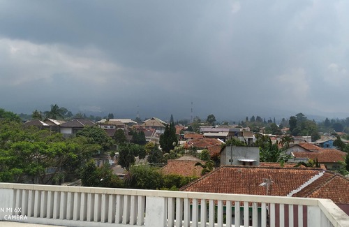 Cipanas Villa | Villa Pribadi Beunying 35 pax