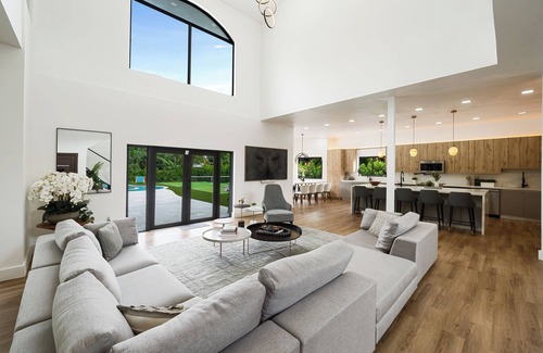 Miami Shores House | Villa Rio Grande 8BR Lazy River Pool + Pickleball