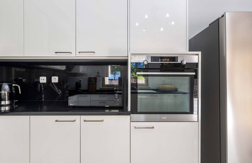 Estoril Villa | Villa Rosa Estoril Retreat by Portugal Portfolio