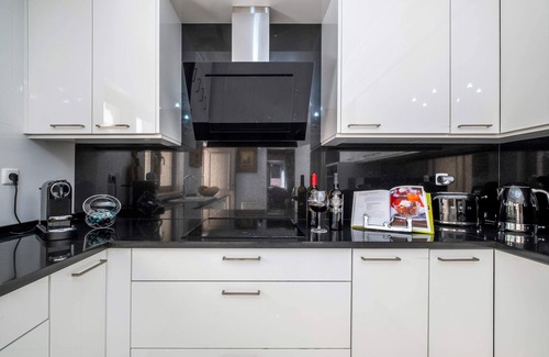 Estoril Villa | Villa Rosa Estoril Retreat by Portugal Portfolio